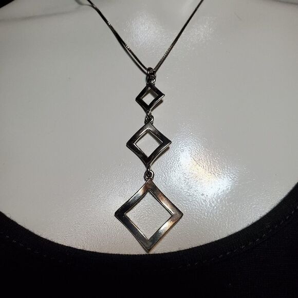 Piercing Pagoda Sterling Silver Box Chain Necklace - Picture 2 of 6